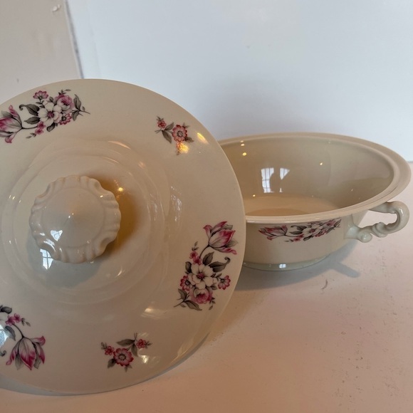 Aberdeen Moss Rose Round Covered Vegetable Dish - Picture 16 of 16